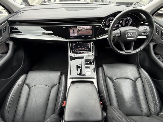 AUDI  Q7