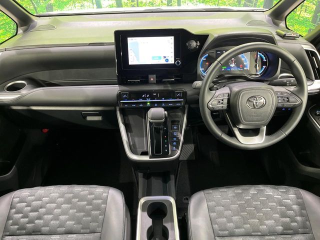 VOXY HYBRID 4WD