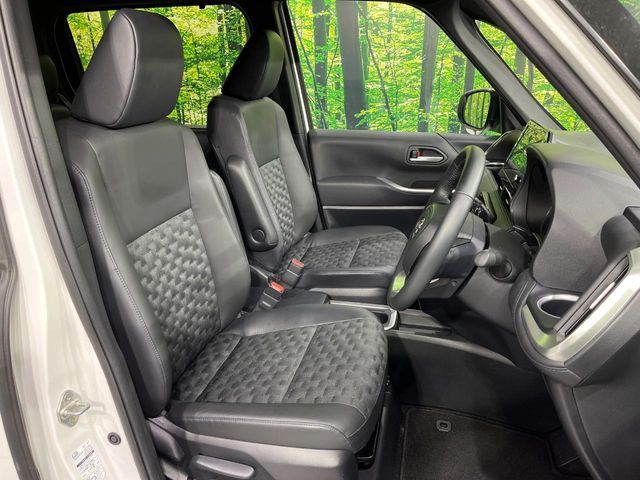 VOXY HYBRID 4WD