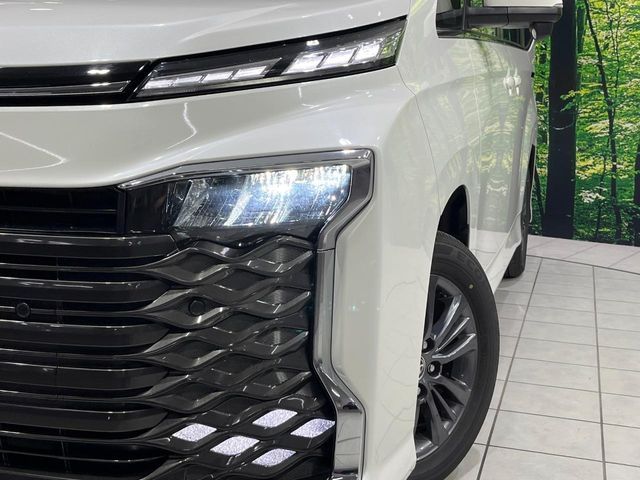 VOXY HYBRID 4WD