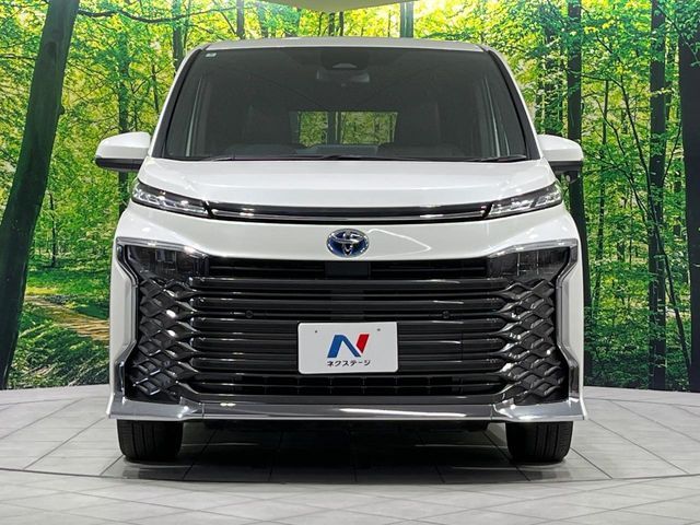 VOXY HYBRID 4WD