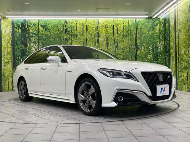 CROWN sedan hybrid 4WD