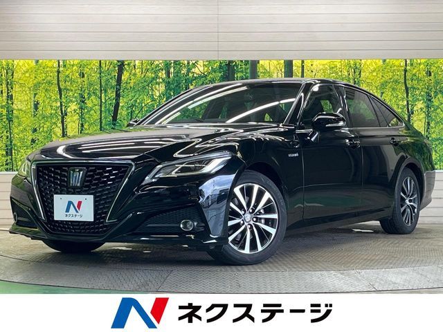 CROWN sedan hybrid