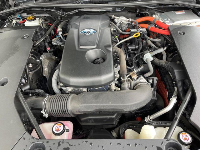 CROWN sedan hybrid