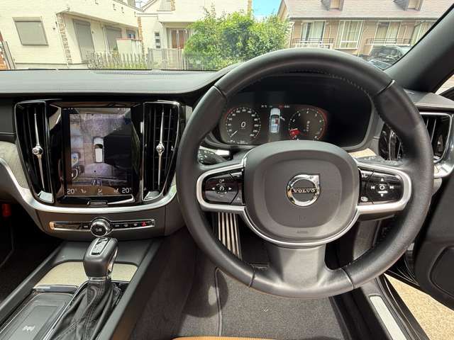 VOLVO V60 CROSS COUNTRY