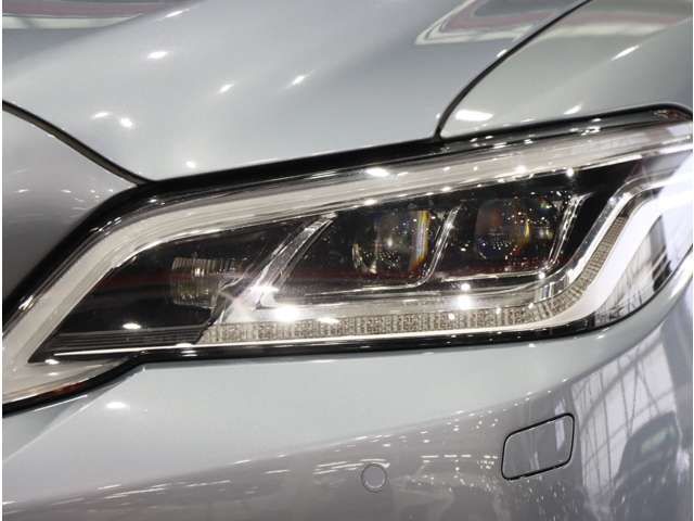 CROWN sedan hybrid