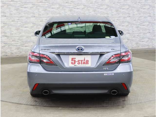 CROWN sedan hybrid