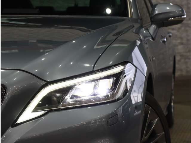 CROWN sedan hybrid