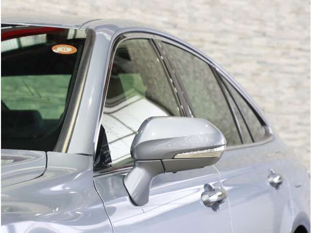 CROWN sedan hybrid