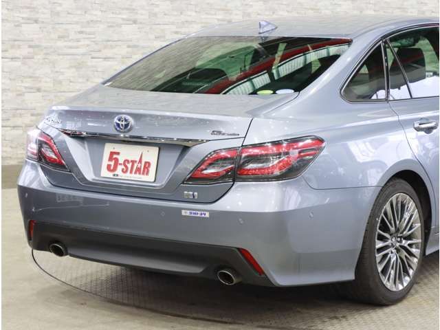 CROWN sedan hybrid