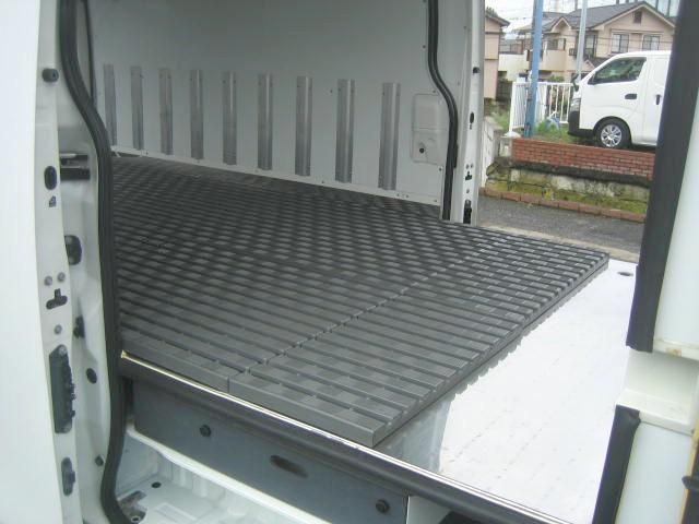 CARAVAN van 2WD