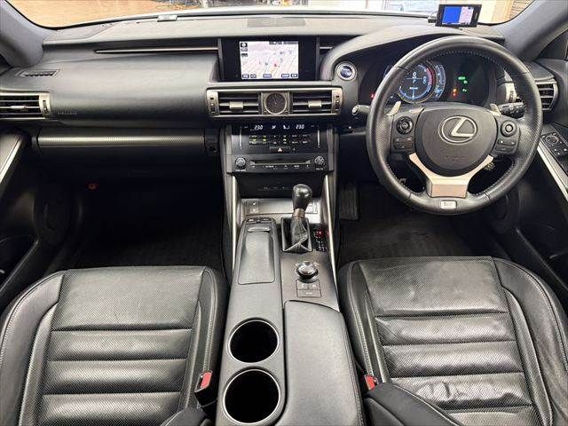 LEXUS IS300h