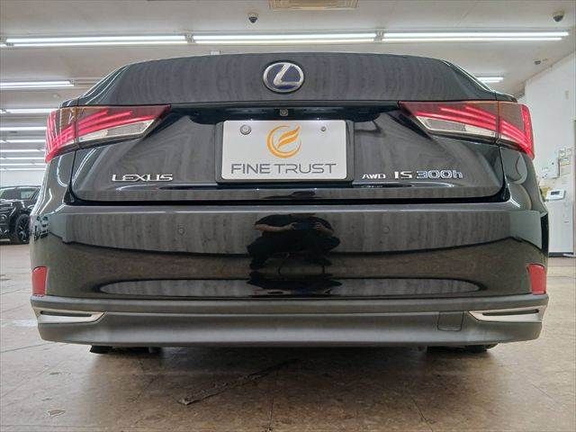 LEXUS IS300h AWD