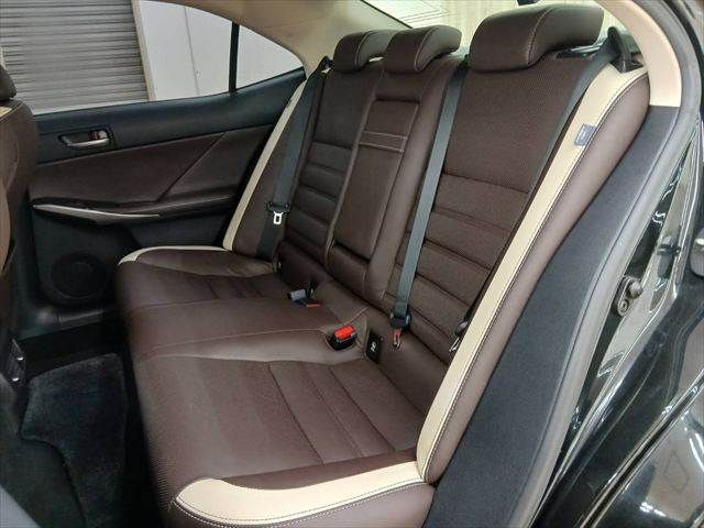 LEXUS IS300h AWD