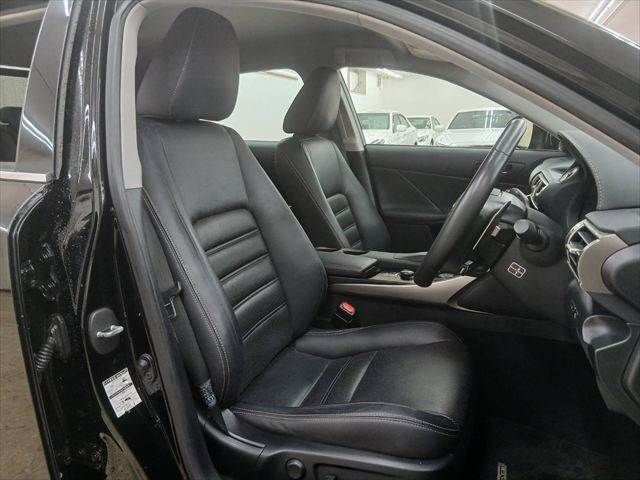LEXUS IS300h