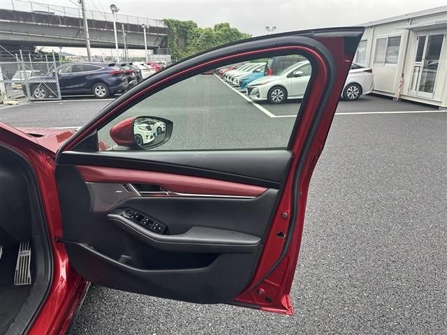 MAZDA3 FASTBACK