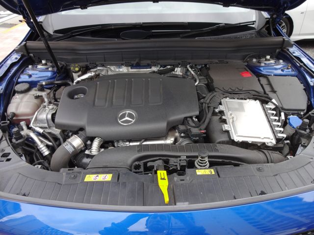 MERCEDES BENZ GLB