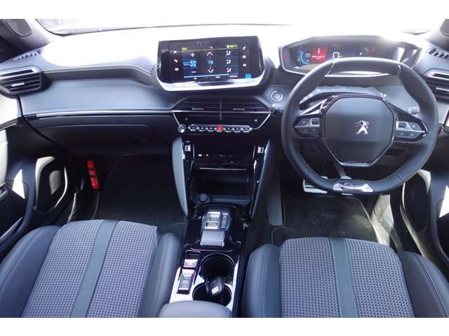 PEUGEOT e-2008