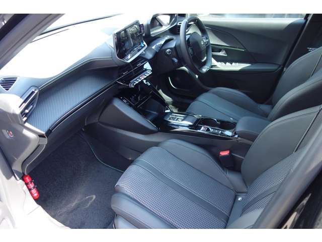 PEUGEOT e-2008