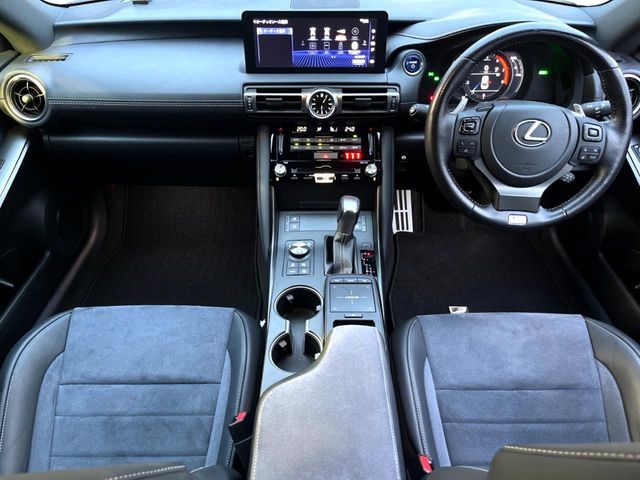 LEXUS IS300h