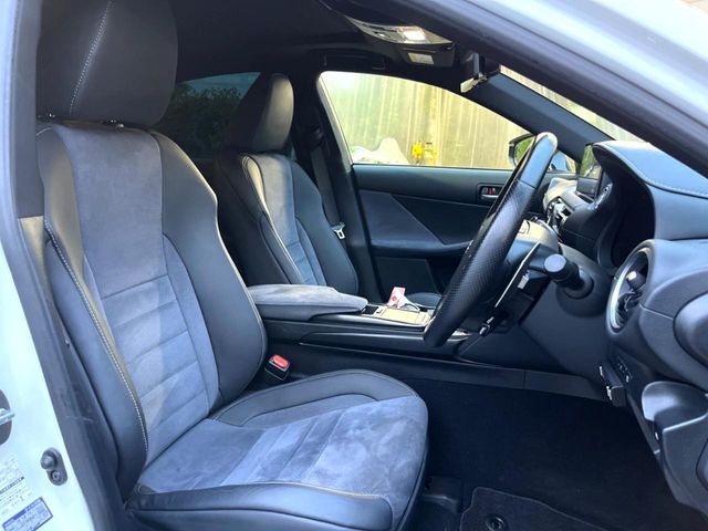 LEXUS IS300h