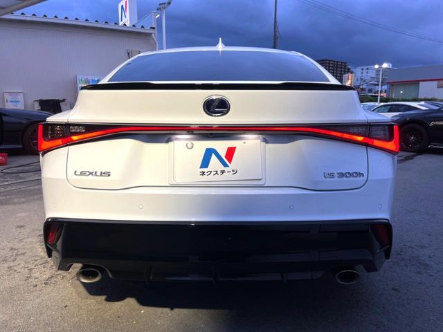 LEXUS IS300h