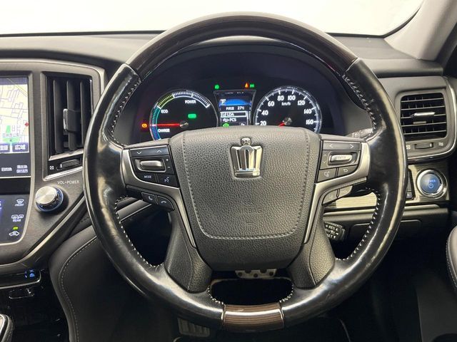 CROWN sedan hybrid