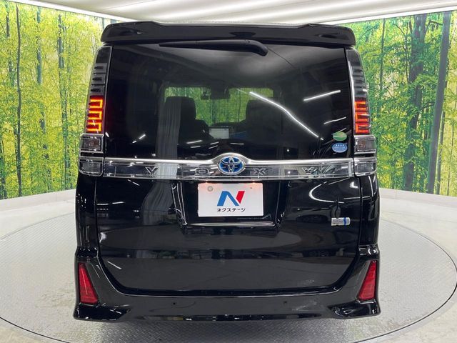 VOXY HYBRID