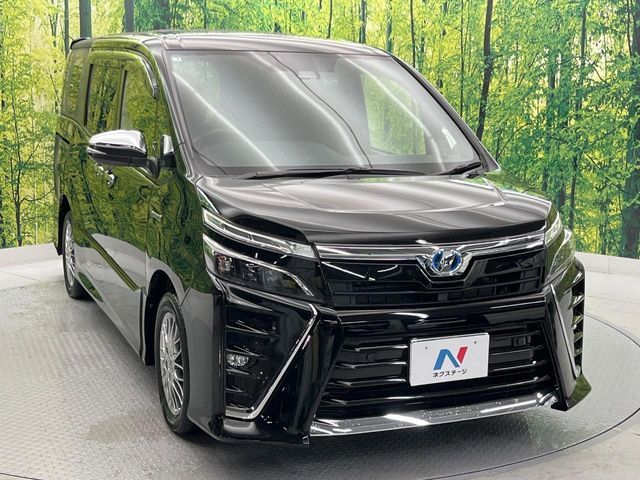 VOXY HYBRID