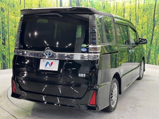 VOXY HYBRID