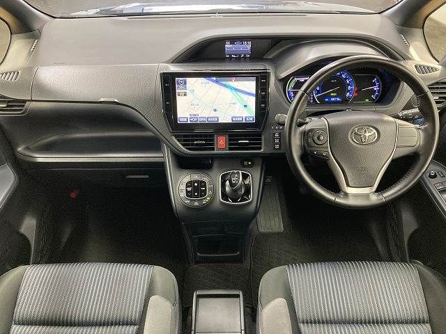 VOXY HYBRID