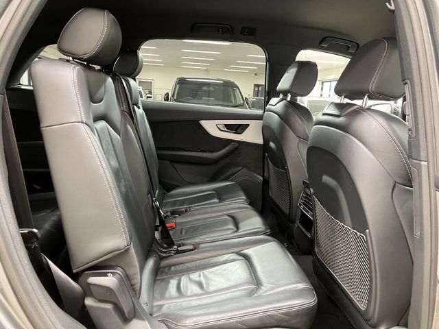 AUDI  Q7