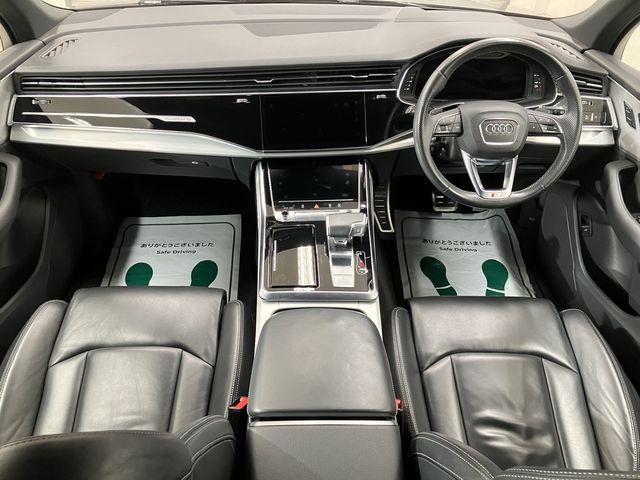 AUDI  Q7