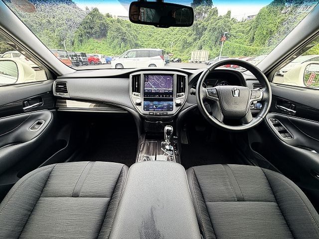 CROWN sedan hybrid