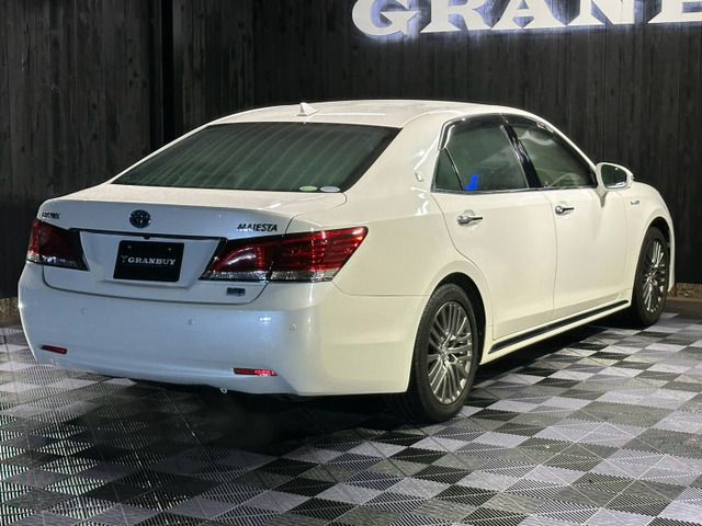 CROWN MAJESTA HYBRID
