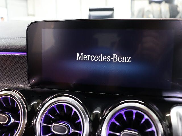 MERCEDES BENZ GLB