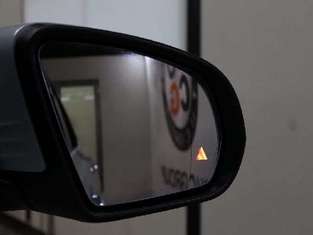 MERCEDES BENZ GLB