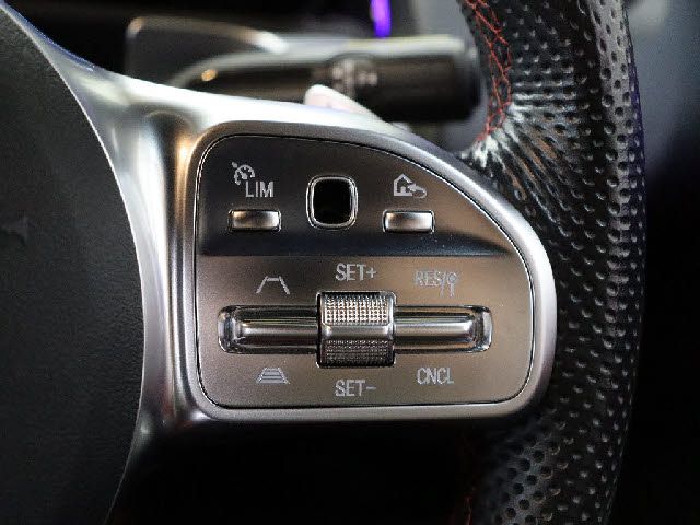 MERCEDES BENZ GLB