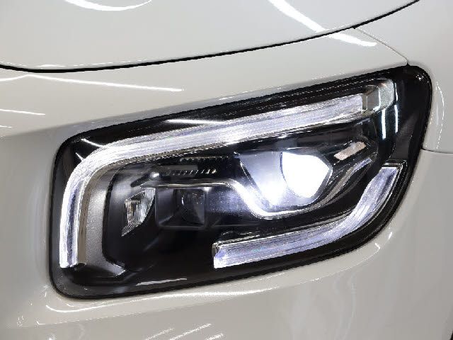 MERCEDES BENZ GLB