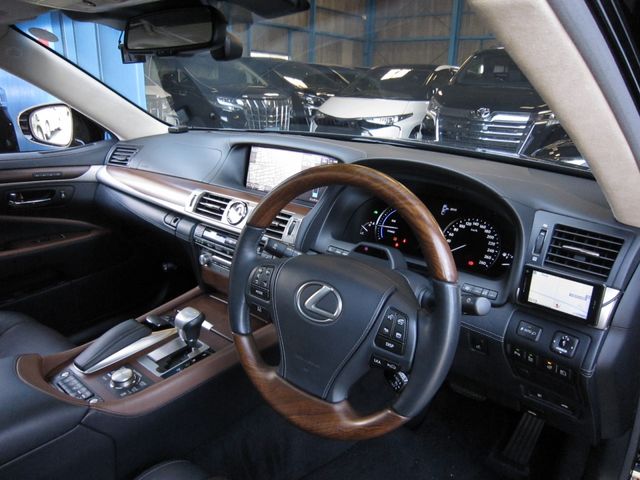 LEXUS LS600hL