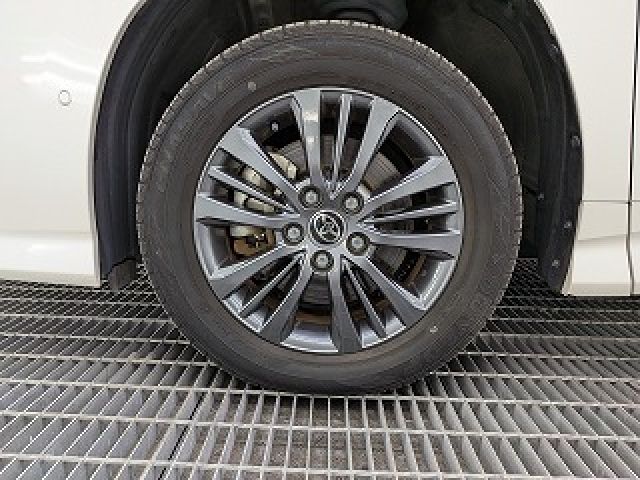 VOXY HYBRID 4WD