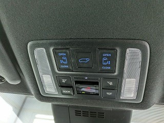 VOXY HYBRID 4WD