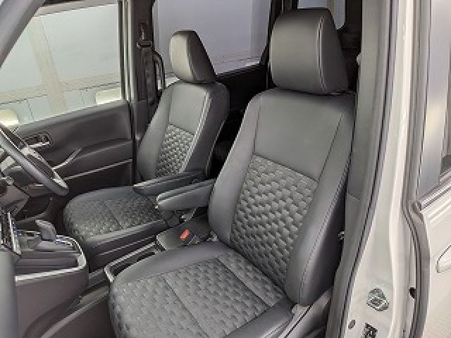 VOXY HYBRID 4WD