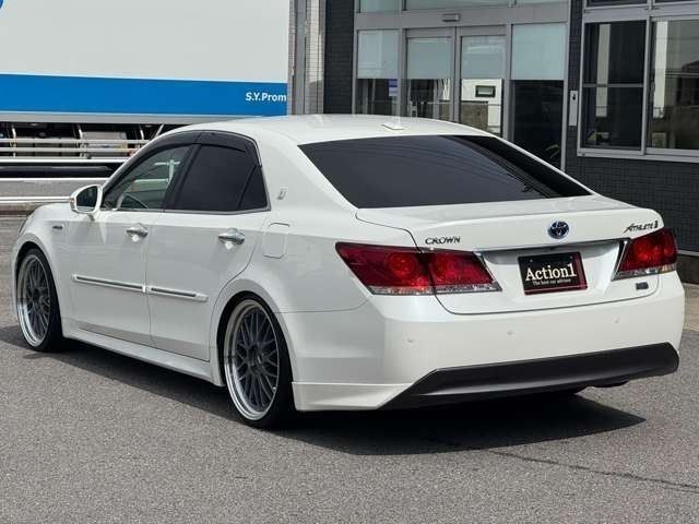 CROWN sedan hybrid