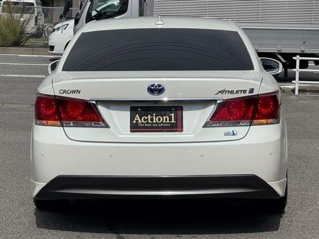 CROWN sedan hybrid