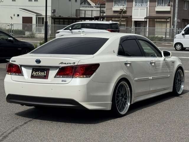 CROWN sedan hybrid