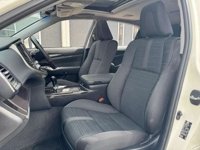 CROWN sedan hybrid