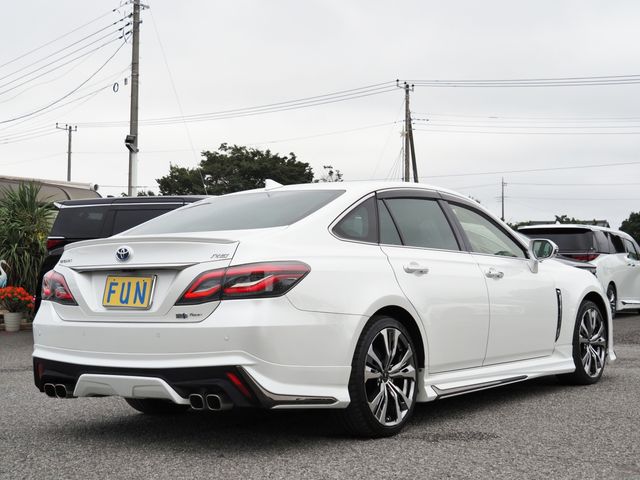 CROWN sedan hybrid 4WD