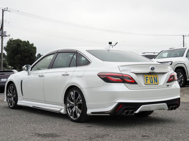 CROWN sedan hybrid 4WD