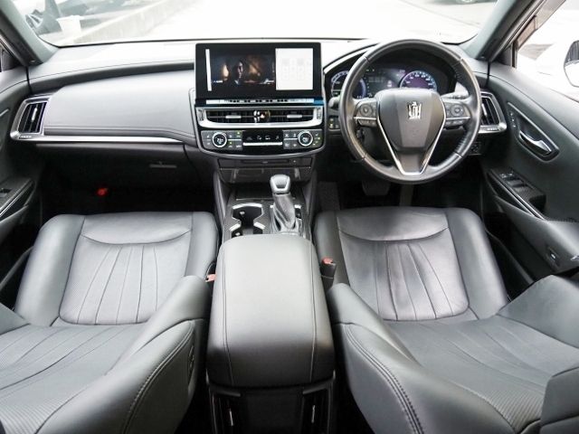 CROWN sedan hybrid 4WD